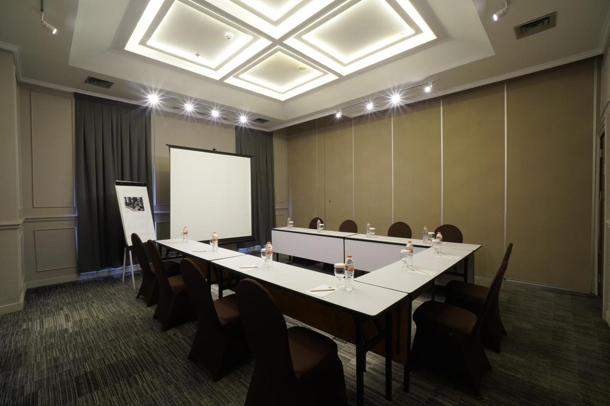 Swiss-belinn Cawang होटल 3*